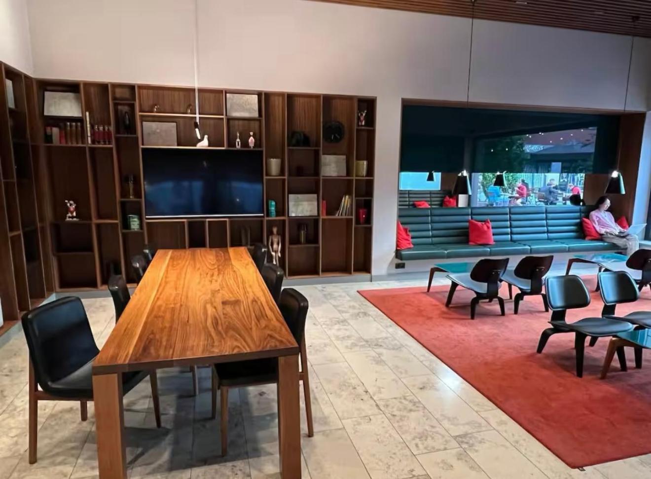 Modern In & Free Gym Access *
